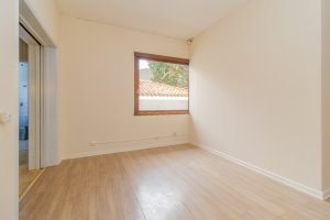 Casa com 232m², 3 dormitórios no bairro Três Figueiras em Porto Alegre para Alugar