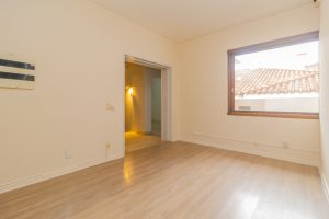 Casa com 232m², 3 dormitórios no bairro Três Figueiras em Porto Alegre para Alugar