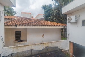 Casa com 232m², 3 dormitórios no bairro Três Figueiras em Porto Alegre para Alugar