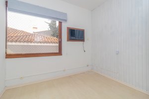 Casa com 232m², 3 dormitórios no bairro Três Figueiras em Porto Alegre para Alugar