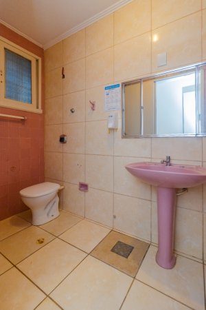 Casa com 232m², 3 dormitórios no bairro Três Figueiras em Porto Alegre para Alugar