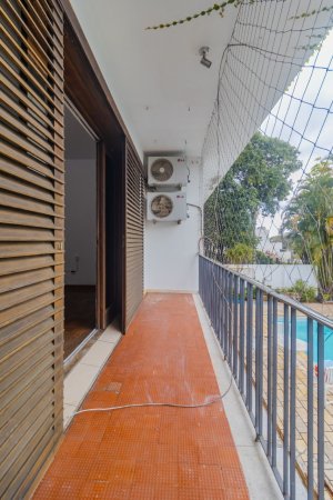 Casa com 232m², 3 dormitórios no bairro Três Figueiras em Porto Alegre para Alugar