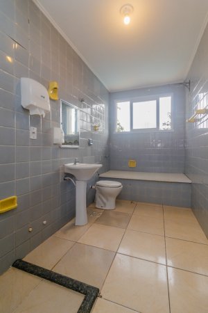Casa com 232m², 3 dormitórios no bairro Três Figueiras em Porto Alegre para Alugar