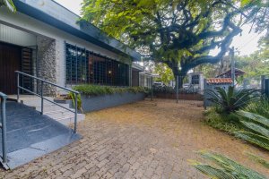 Casa com 232m², 3 dormitórios no bairro Três Figueiras em Porto Alegre para Alugar