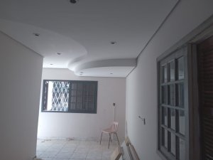 Casa com 250m², 5 dormitórios no bairro Chácara das Pedras em Porto Alegre para Alugar