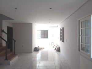 Casa com 250m², 5 dormitórios no bairro Chácara das Pedras em Porto Alegre para Alugar