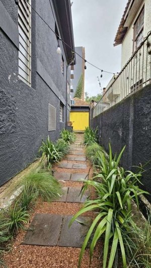 Casa comercial com 360m² no bairro Independência em Porto Alegre para Alugar